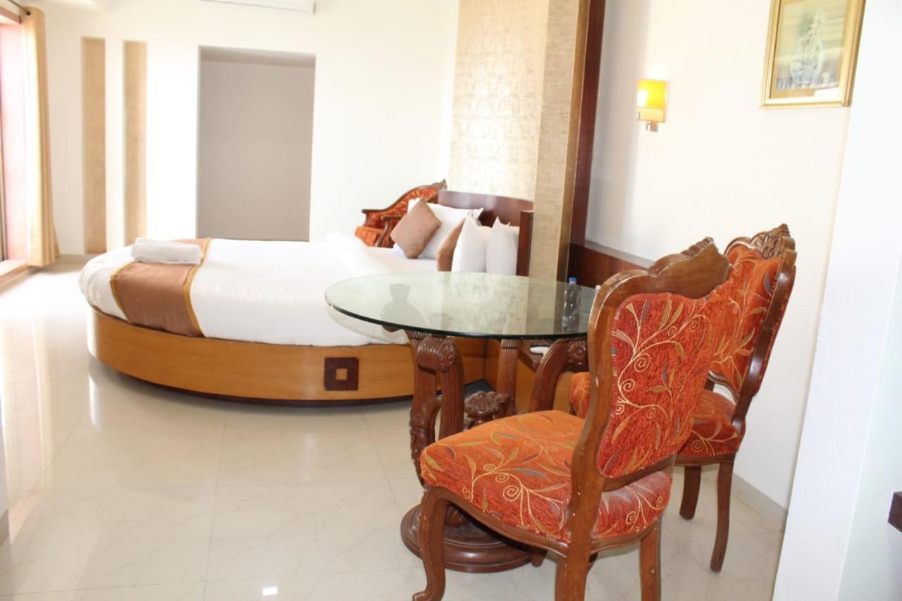 Abhishek Beach Resort And Spa Ganpatipule Exterior foto
