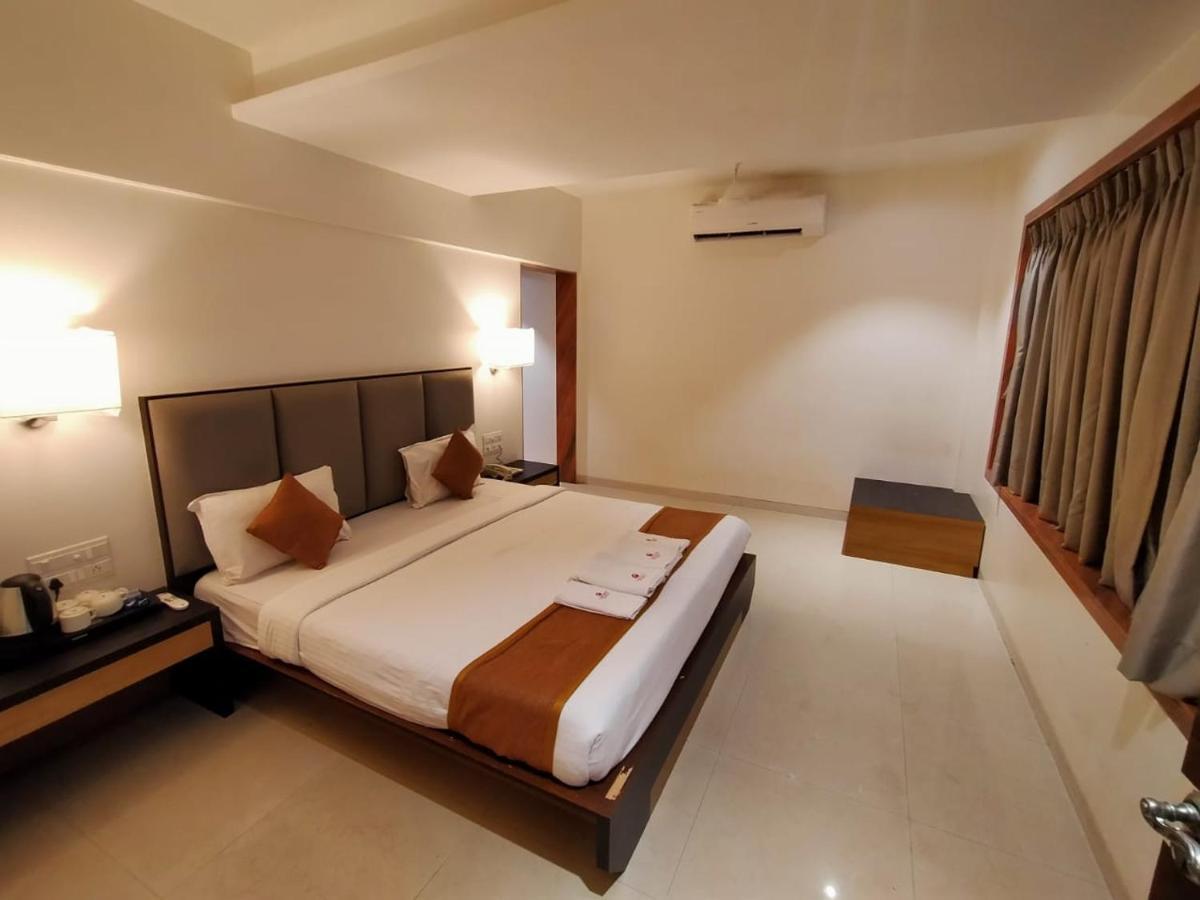 Abhishek Beach Resort And Spa Ganpatipule Exterior foto