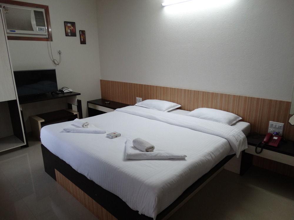 Abhishek Beach Resort And Spa Ganpatipule Exterior foto