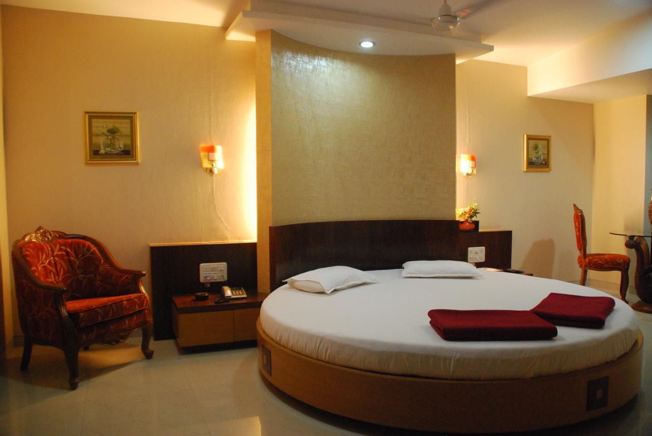 Abhishek Beach Resort And Spa Ganpatipule Exterior foto