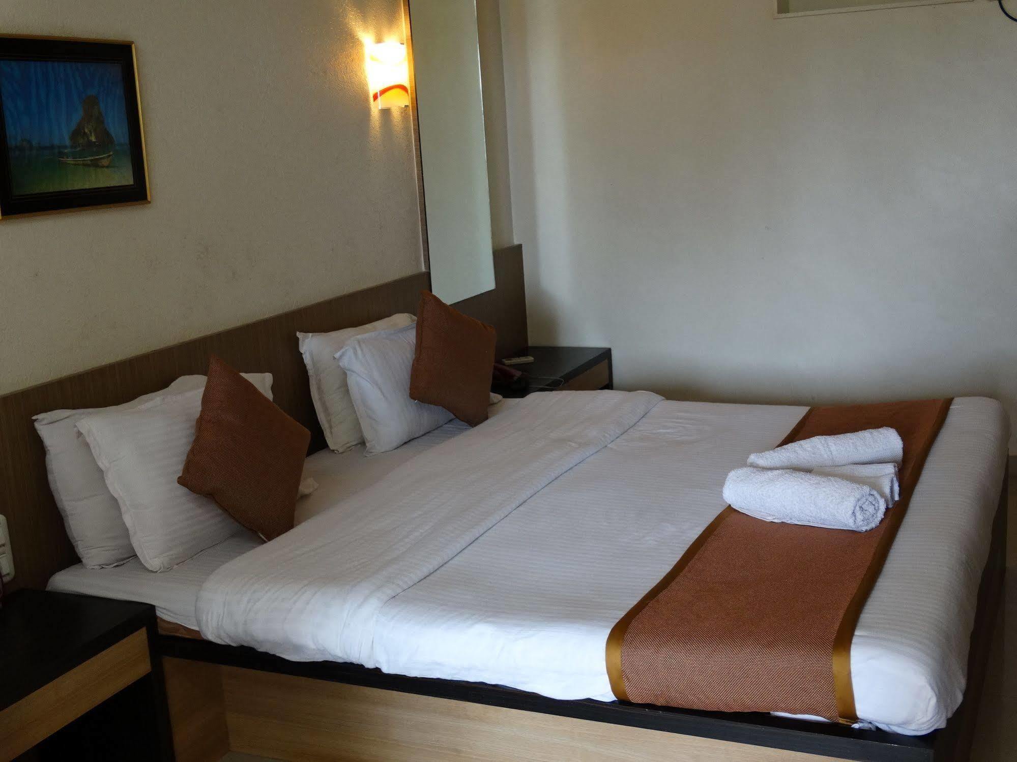 Abhishek Beach Resort And Spa Ganpatipule Exterior foto