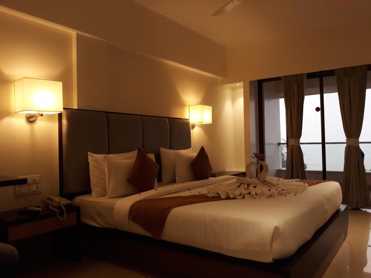 Abhishek Beach Resort And Spa Ganpatipule Exterior foto