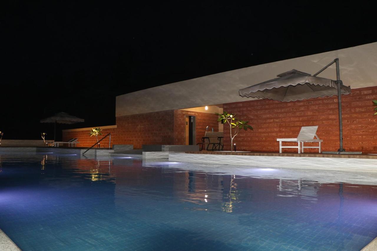 Abhishek Beach Resort And Spa Ganpatipule Exterior foto