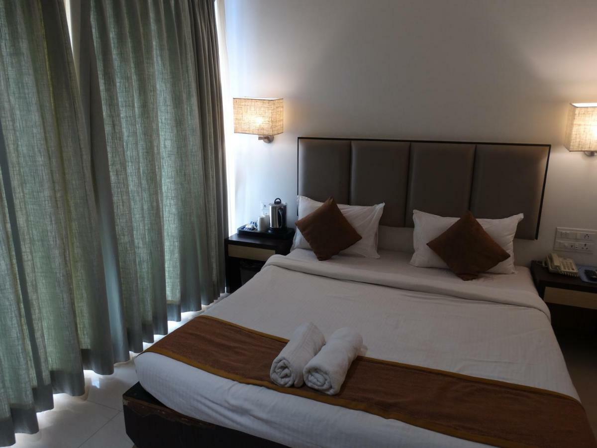 Abhishek Beach Resort And Spa Ganpatipule Exterior foto